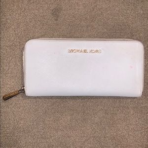 MK Jet Set Travel Zip Around Continental Wallet